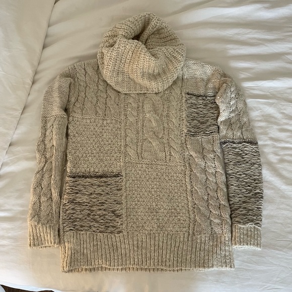 Abercrombie & Fitch Knit Sweater - Picture 1 of 6